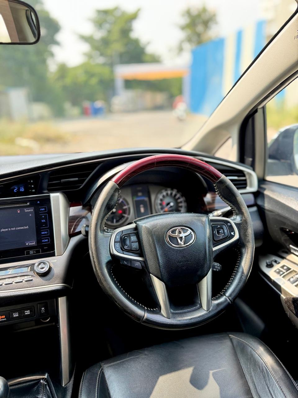 Innova Crysta 2.4 Z